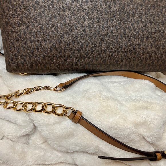 NWT Michael Kors Brown Monogram Jet Set 2way Tote includes 2 long straps - Picture 4 of 4